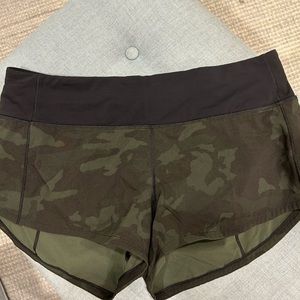 Lululemon camo Speed Up shorts
